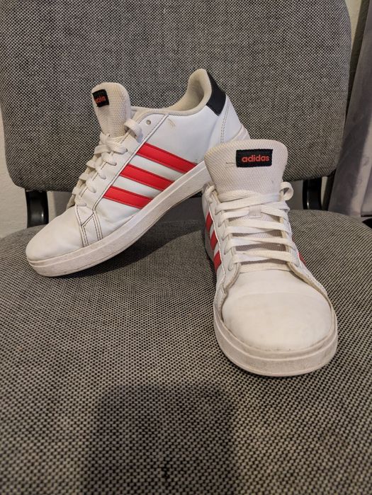 Buty sportowe damskie Adidas Grand Court rozmiar 39,5/25,5.