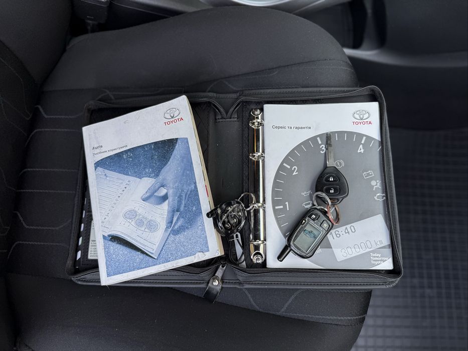 Toyota Auris 2011 год 1.6 Бензин Автомат 162000 пробег