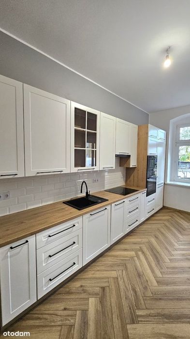 Po gruntownym remoncie mieszkanie  na parterze z balkonem i piwnicą