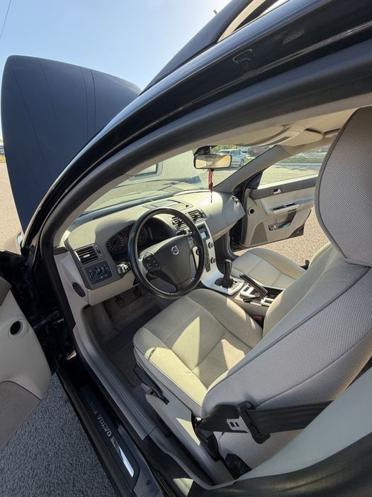 VOLVO V50 - 7300$