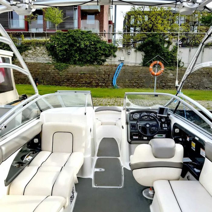 Łódź motorowodna YAMAHA 230 HO + przyczepa