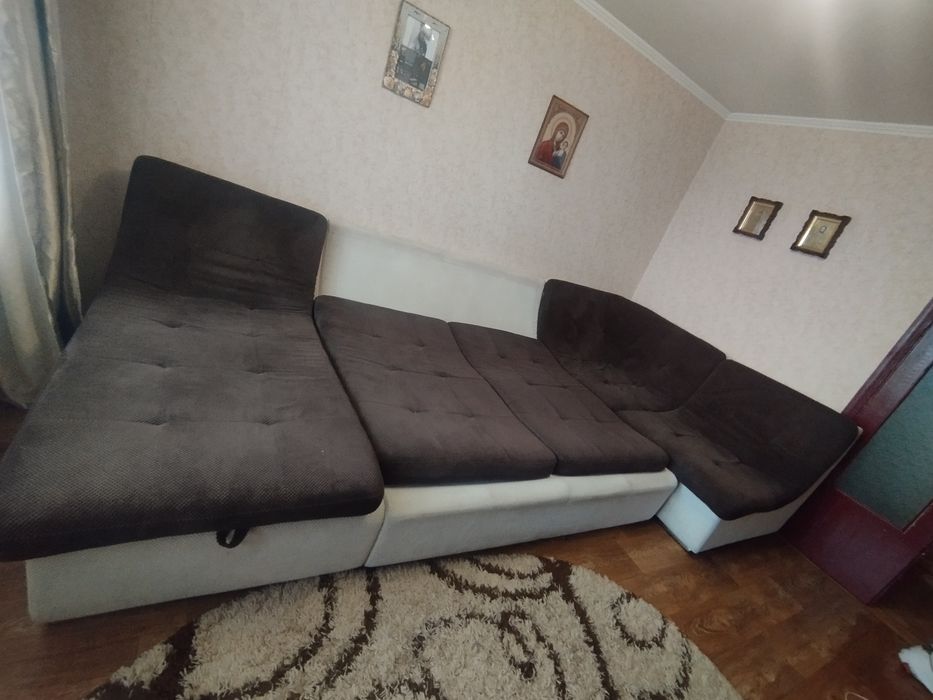 Диван в задовільному стані