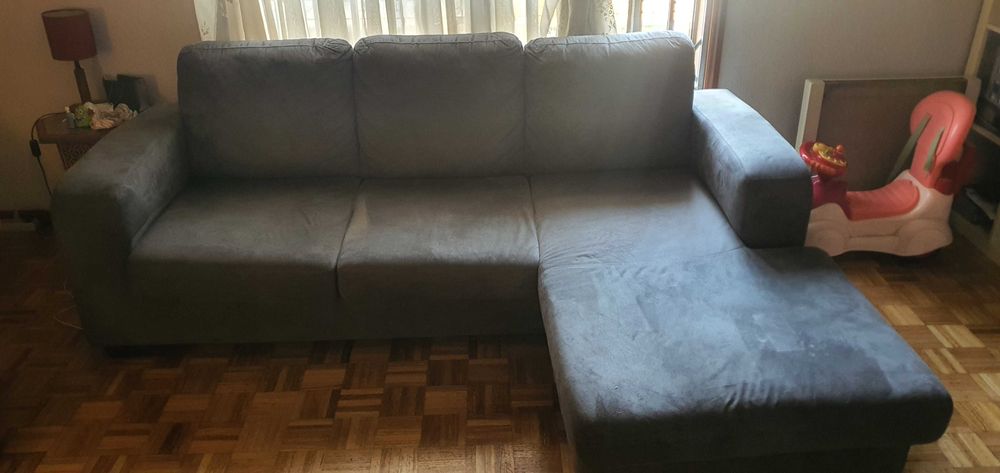 Sofá com Chaise Long