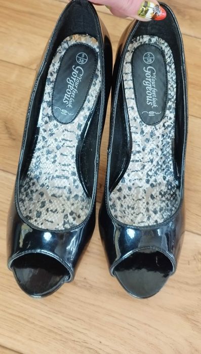 Buty szpilki lakierowane New Look czarne rozm. 38
