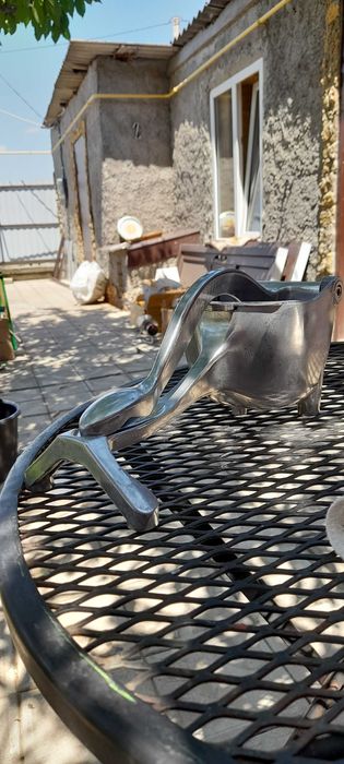 Продам ручную соковыжималку