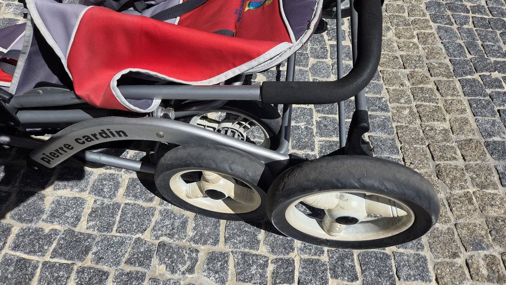 Carrinho de passeio Pierre Cardin