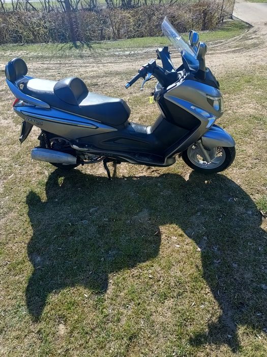 Skuter Sym 125cm3 super stan .