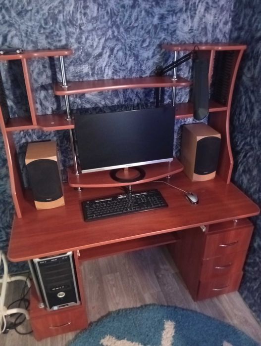 Стол компьютерный