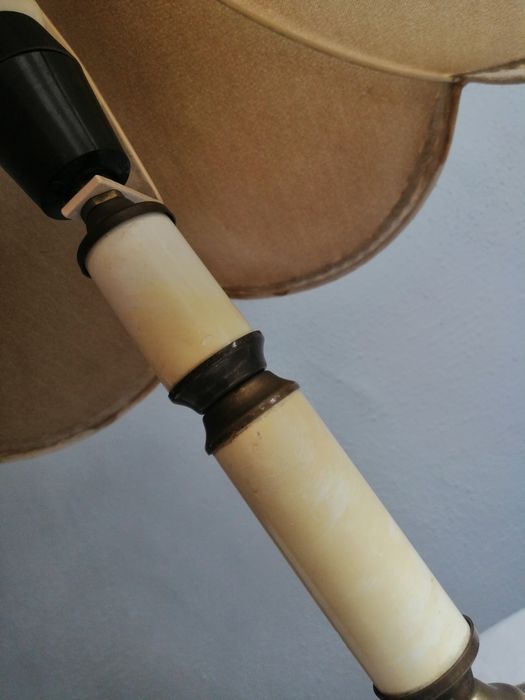 Stara lampa z abażurem