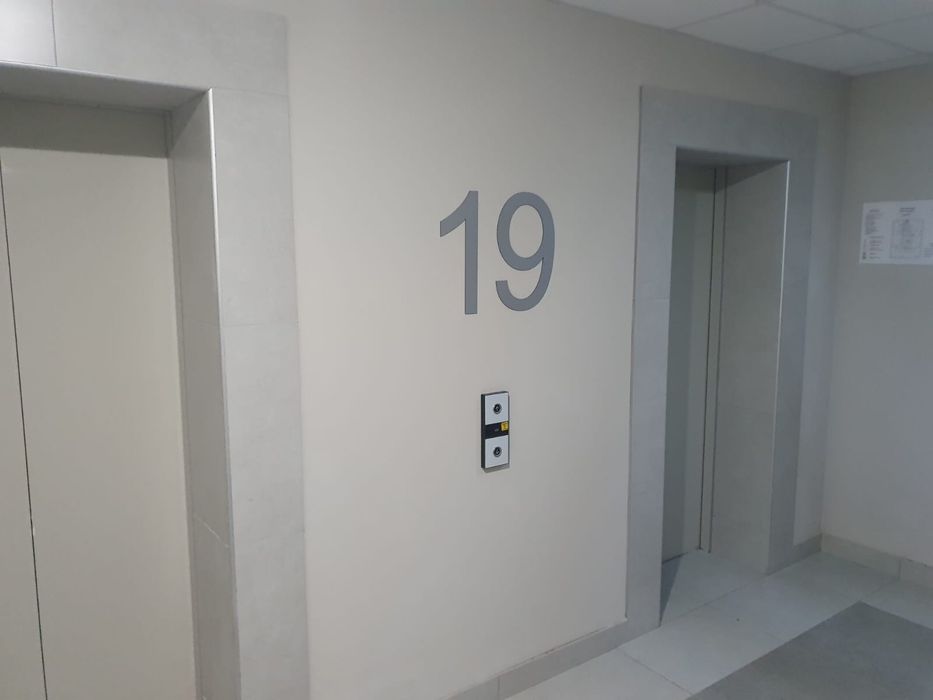 Продам 1 квартиру  жк.Жаботинского 54 а Альтаир 3