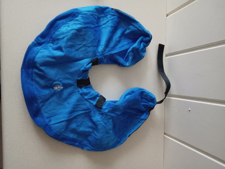 Niebieski kołnierz dmuchany pooperacyjny dla psa L