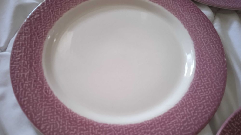 Набор тарелок . . .