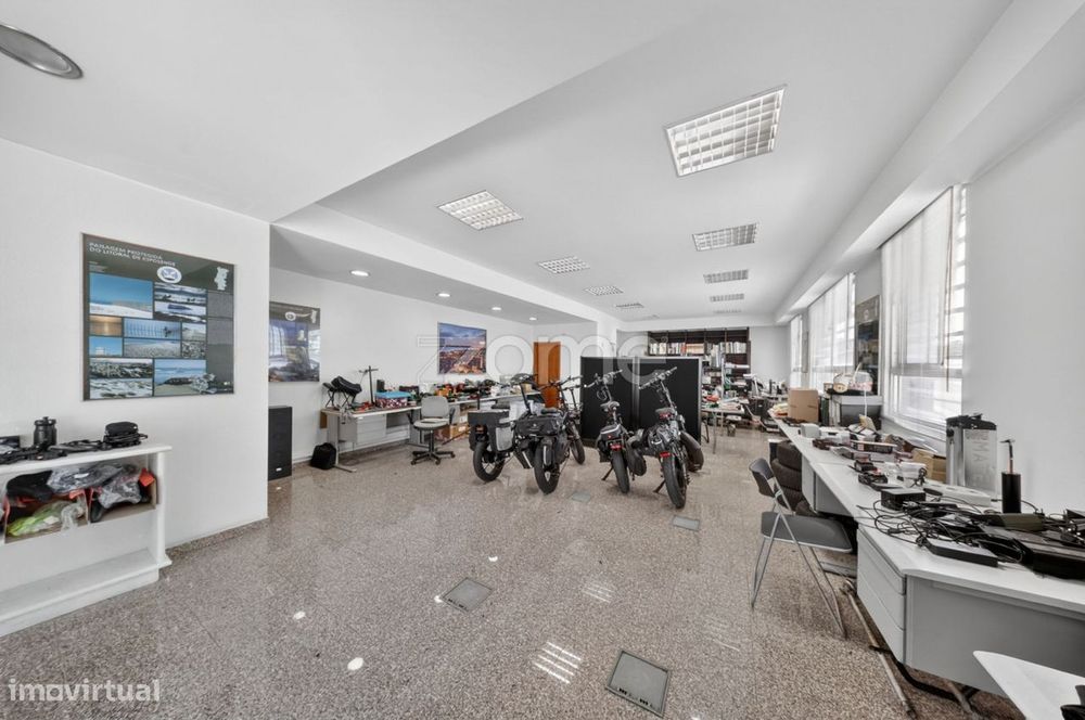 Espaço comercial junto ao IKEA de Alfragide