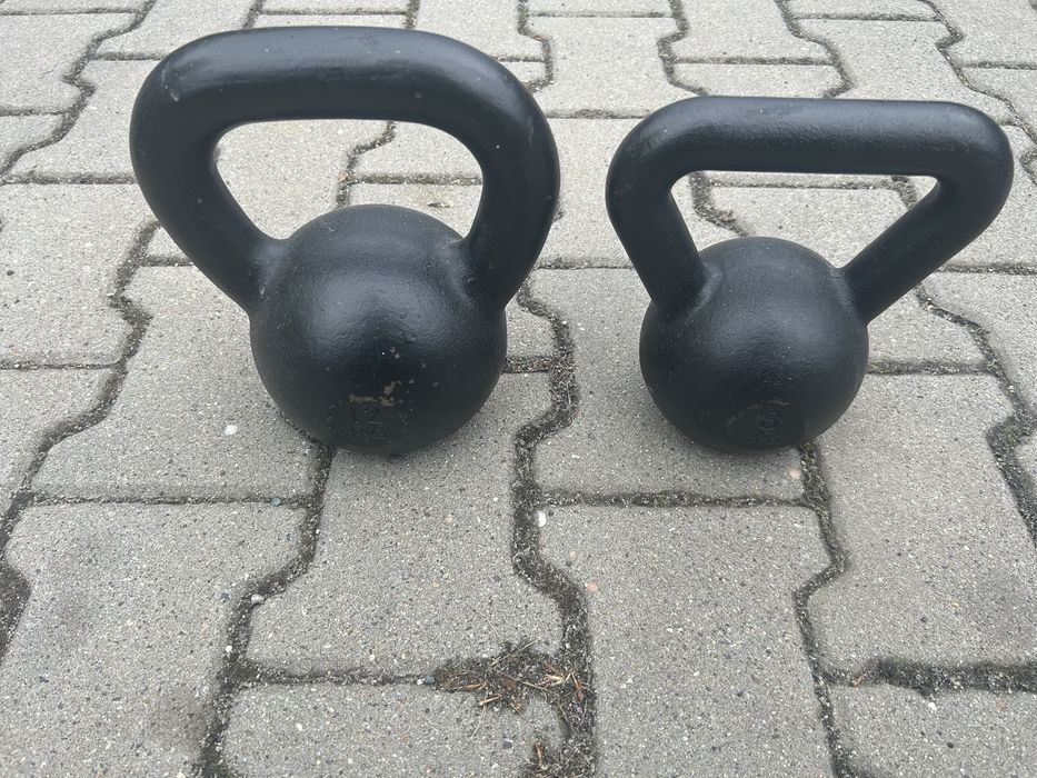 Kettlebell  żeliwny Ckb 8 kg i 12 kg