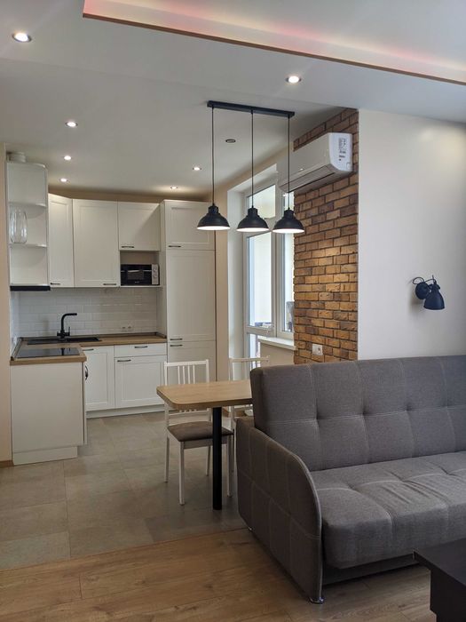 Оренда 1 кім. квартири студії. Метро Нивки. Вул. Олександрівська 1.