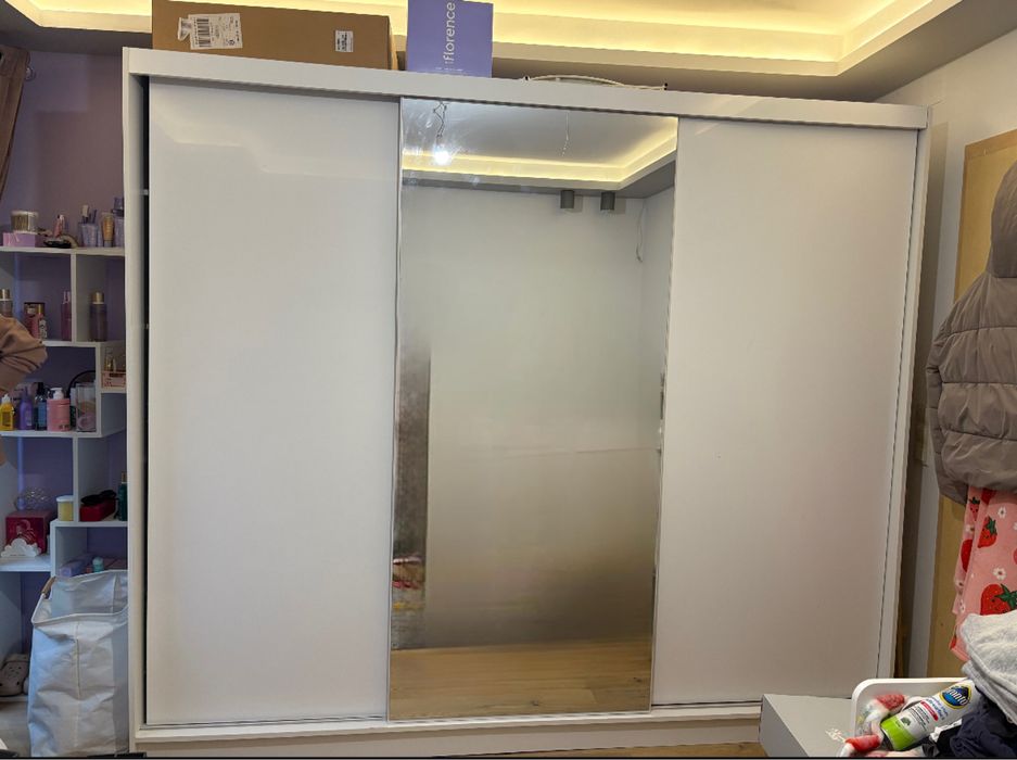 Szafa duza, biala, drzwi przesuwne, z lustrem 250 cm