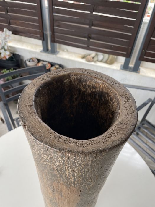 Vaso alto em madeira natural (tronco) – peça decorativa única 80cm