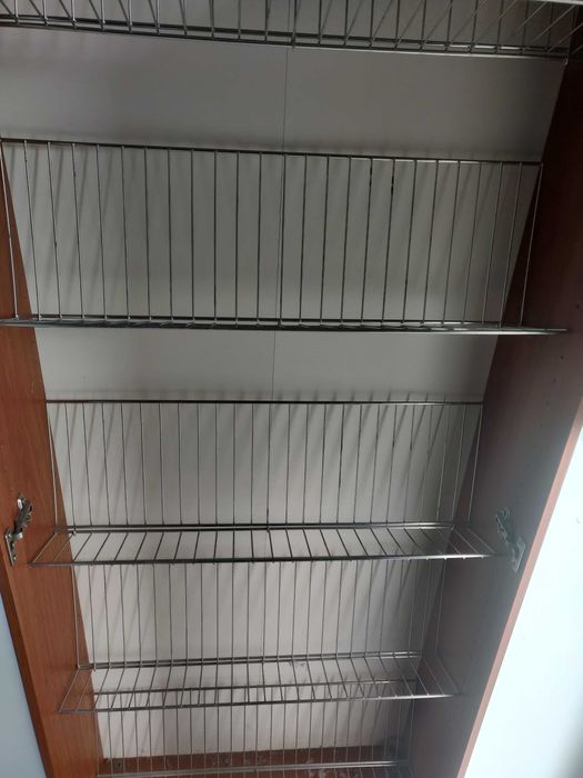 sapateira com portas em vidro