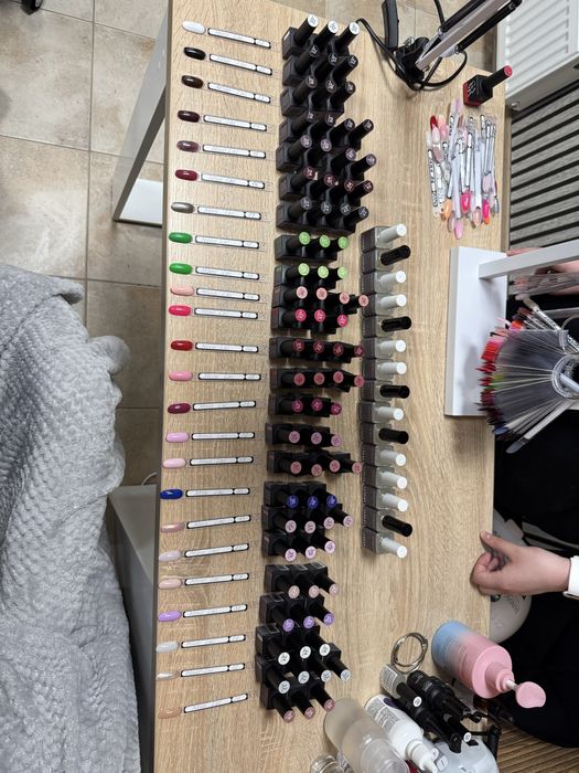 Розпродаж гелів, акригелів з манікюрної студії