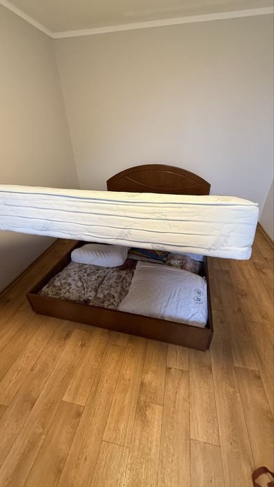 Ліжко з матрасом