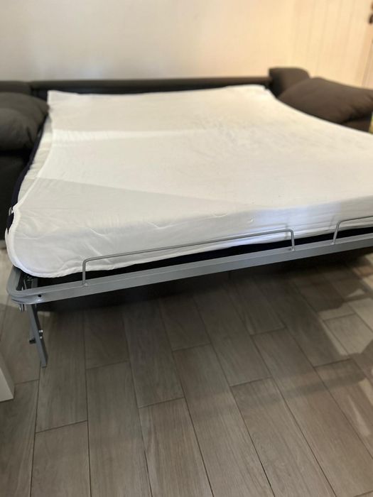 Sofá cama cinzento, 3 lugares