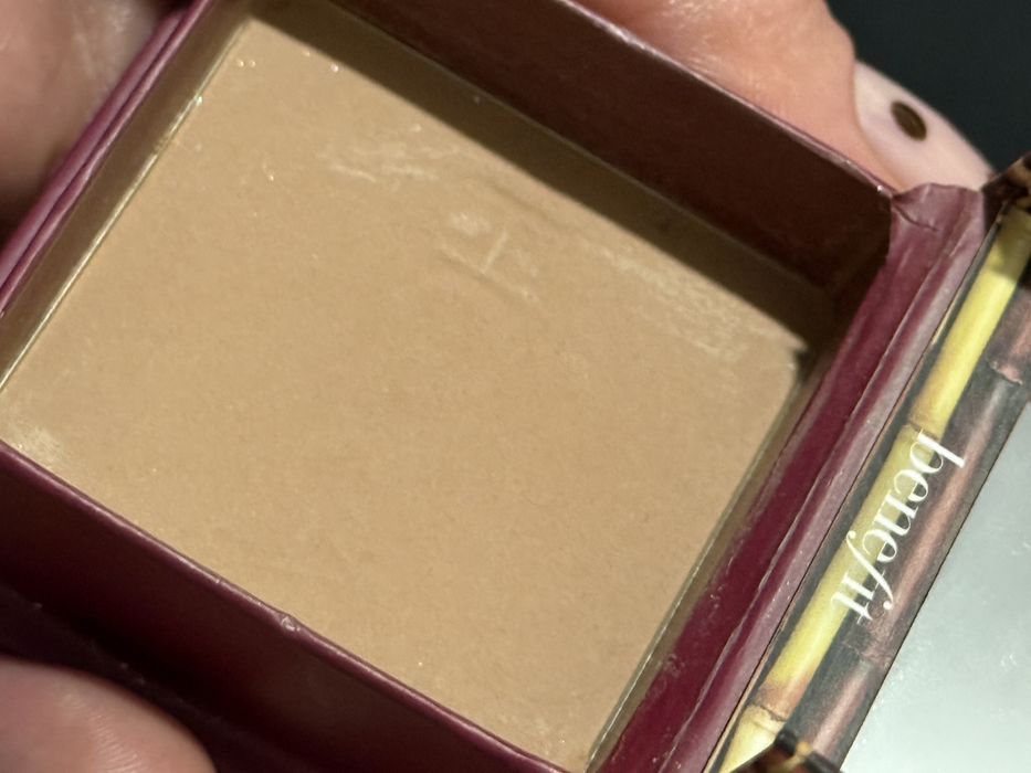 Brozner matowy hoola benefit do konturownia cien do powiek