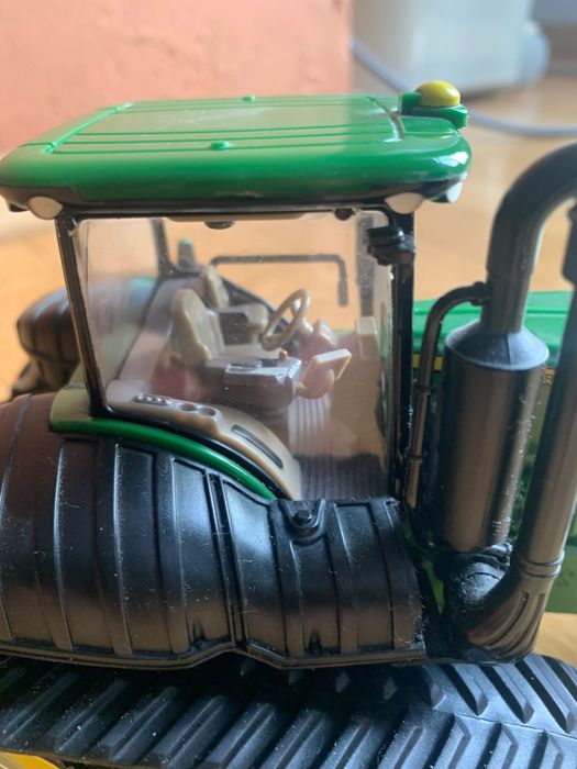 Britains traktor JOHN DEERE 9560RT 1:32