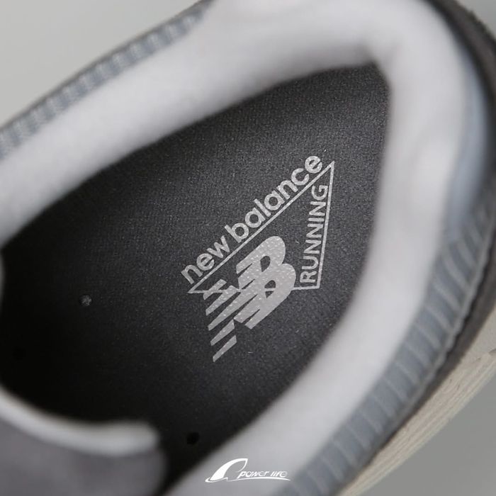 Кросівки New Balance 2002R