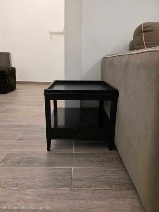 Mesas de apoio pretas