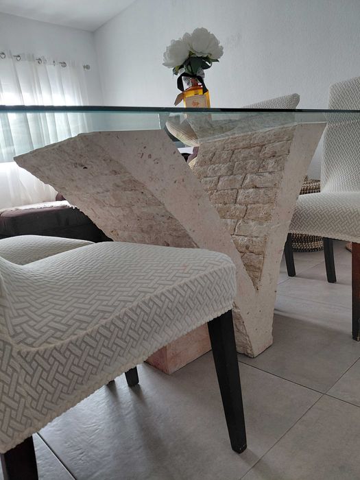 Mesa em pesra para Sala