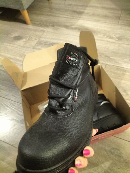 Buty  robocze do masy cofra  nowe 43