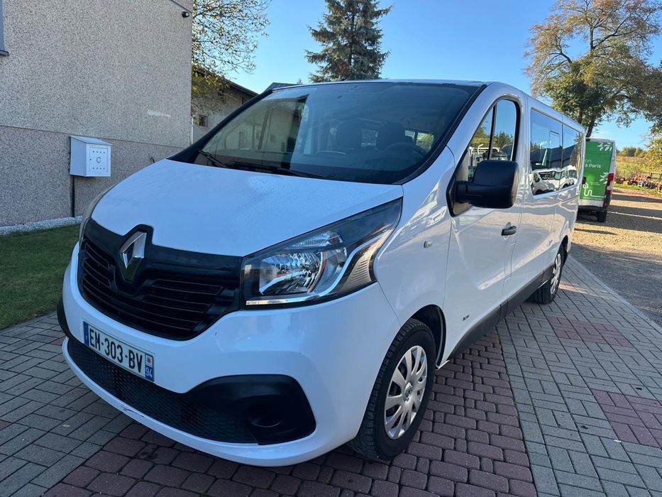Renault Trafic Long 9 osób