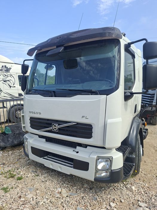 Volvo FL240 com grua