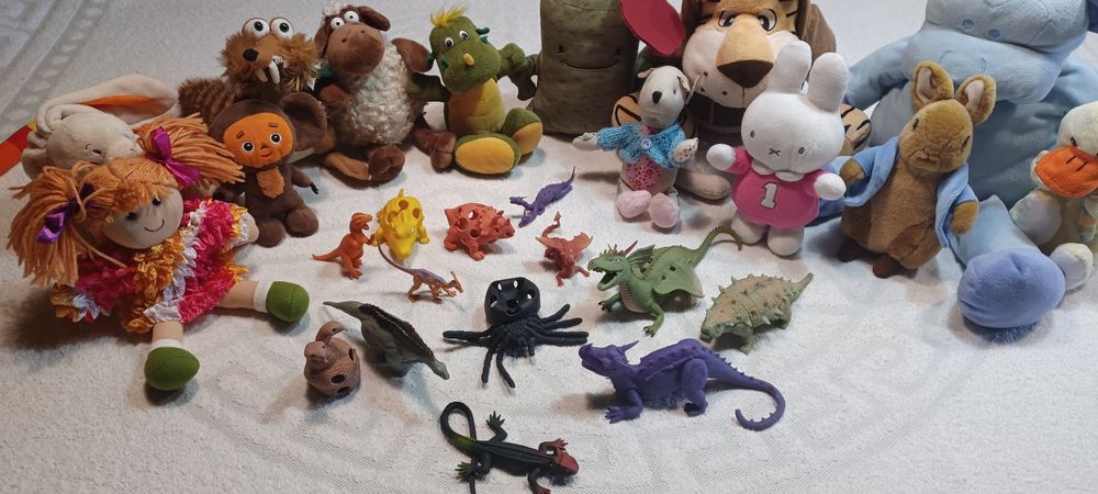 Іграшки м'які та резинові динозаврики