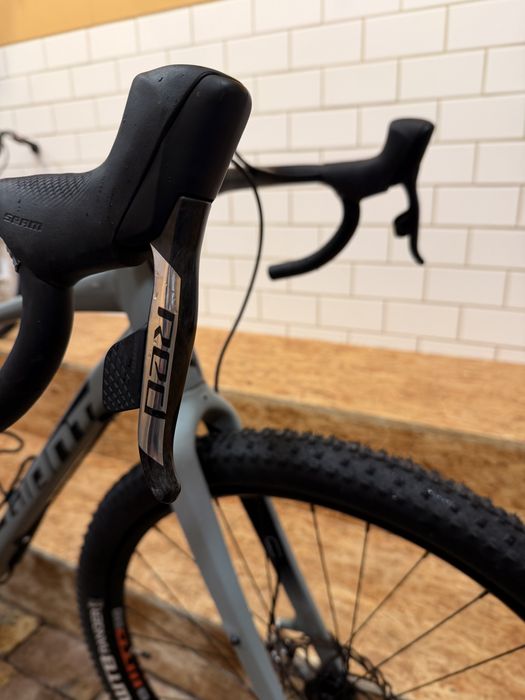 Monster gravel. Giant Toughroad Sram Red AXS, XX1