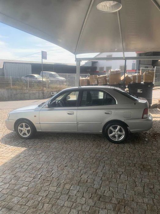 hyndai accent 1.3 gasolina