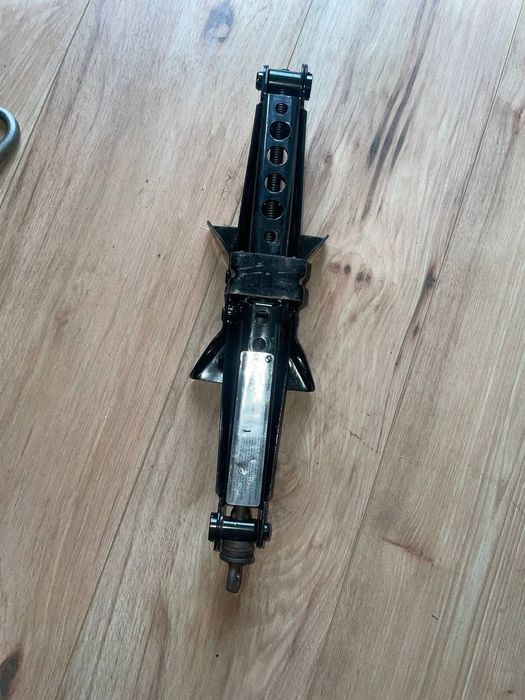 Оригінальні домкрати Bmw  ключі крюки докатки Е seria F seria