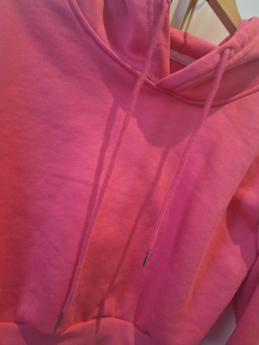 Różowa bluza z kapturem
