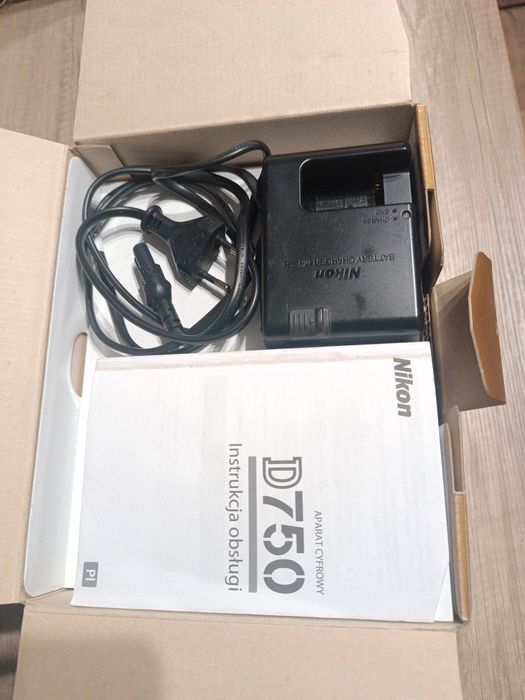 Nikon D750 + obiektyw Nikkor 70-300 f4-5.6D