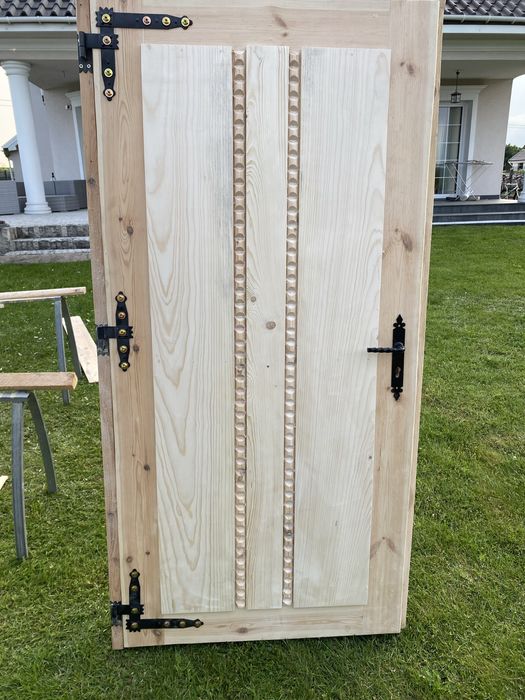 Sprzedam drzwi drewniane zewnętrzne do domu sauny