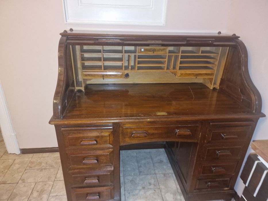 Secretária antiga, tipo piano, estimada.