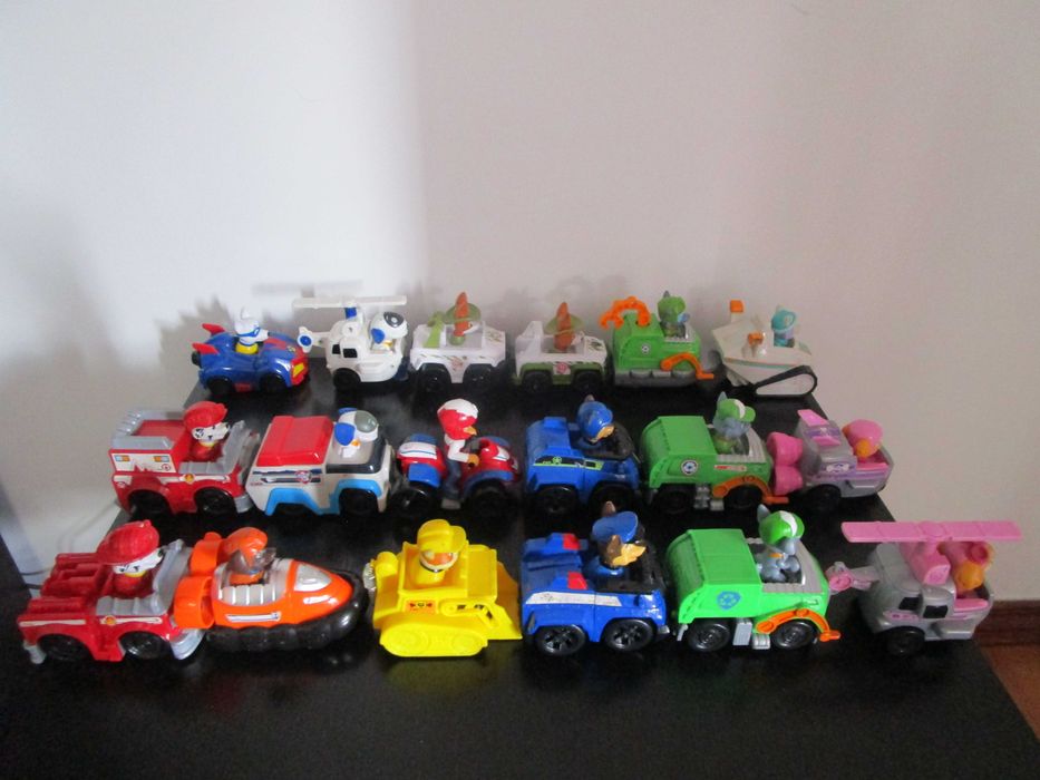 Caixa com 6 Carrinhos (Racers) Originais da Patrulha Pata.