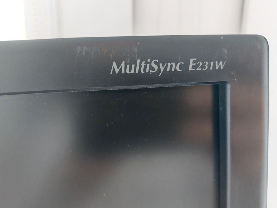 Monitor 24" w dobrym stanie