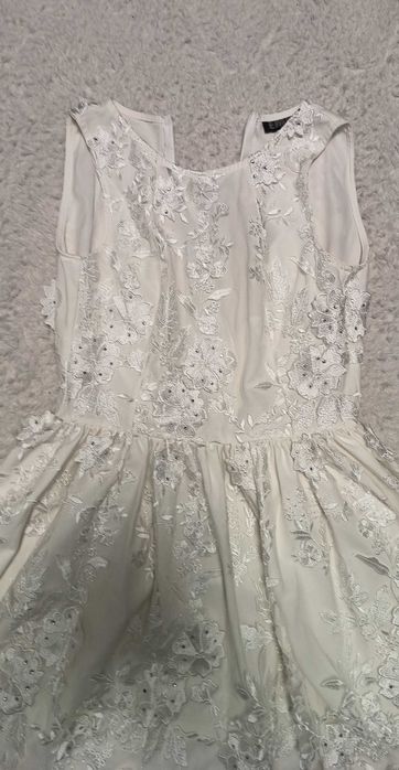 Sukienka kolorze ecru