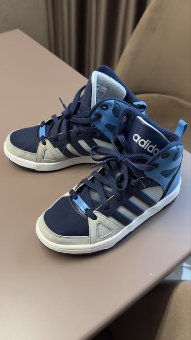 ☆R☆ Кросівки адідас 35 розмір: 650 грн. - Дитяче взуття Чернівці на Olx