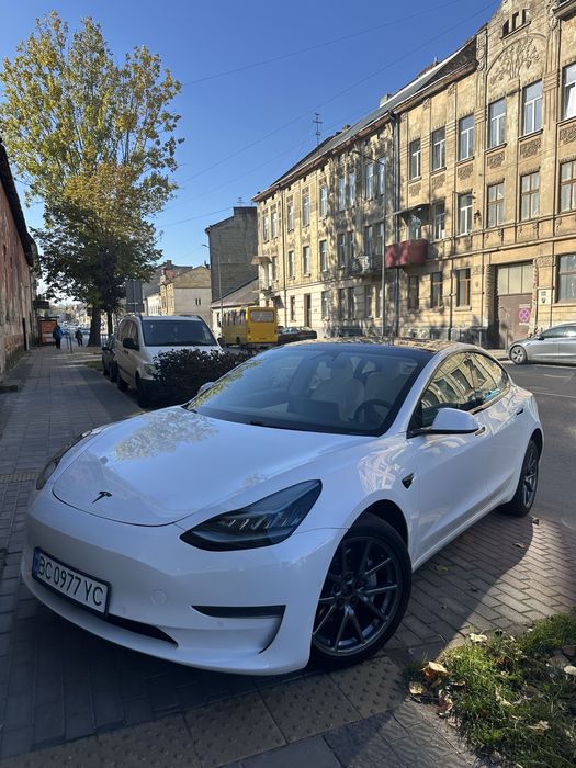 Оренда Tesla Model 3