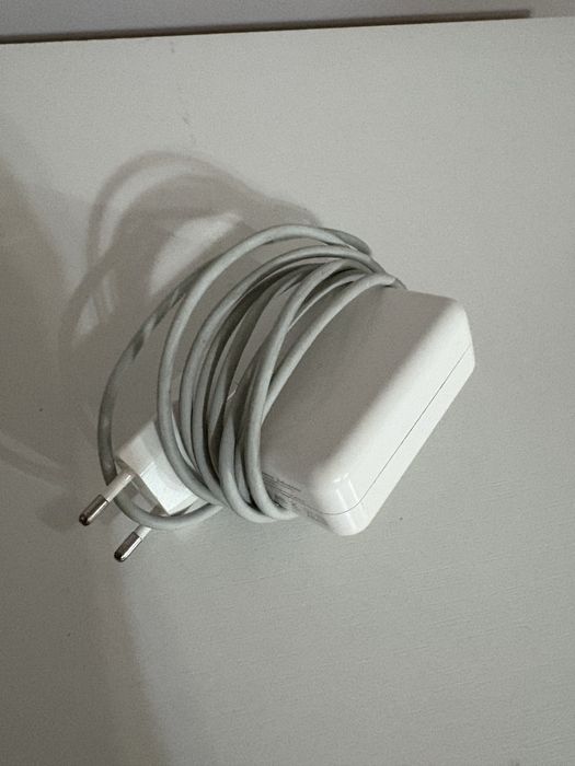 Продам macbook pro 13 2019 256/8
