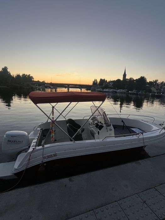Czarter wynajem łodzi motorowej
