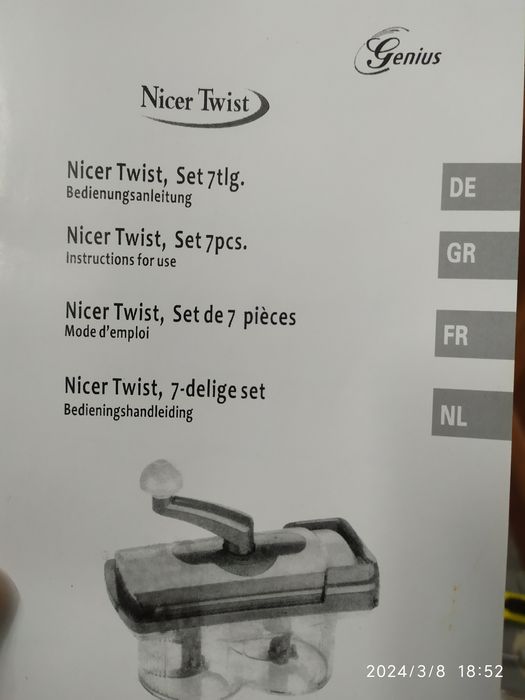 Mikser, szatkownica ręczna do warzyw.