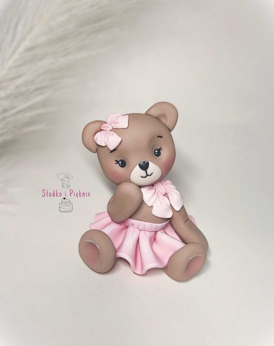 Miś dziewczynka figurka z masy cukrowej